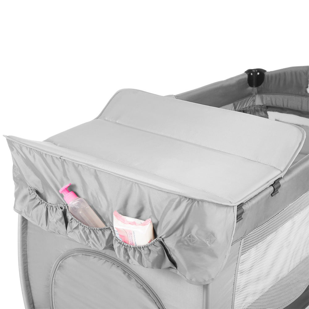 Patut de calatorie cu suport de schimbat scutece si arcada de jucarii, gri